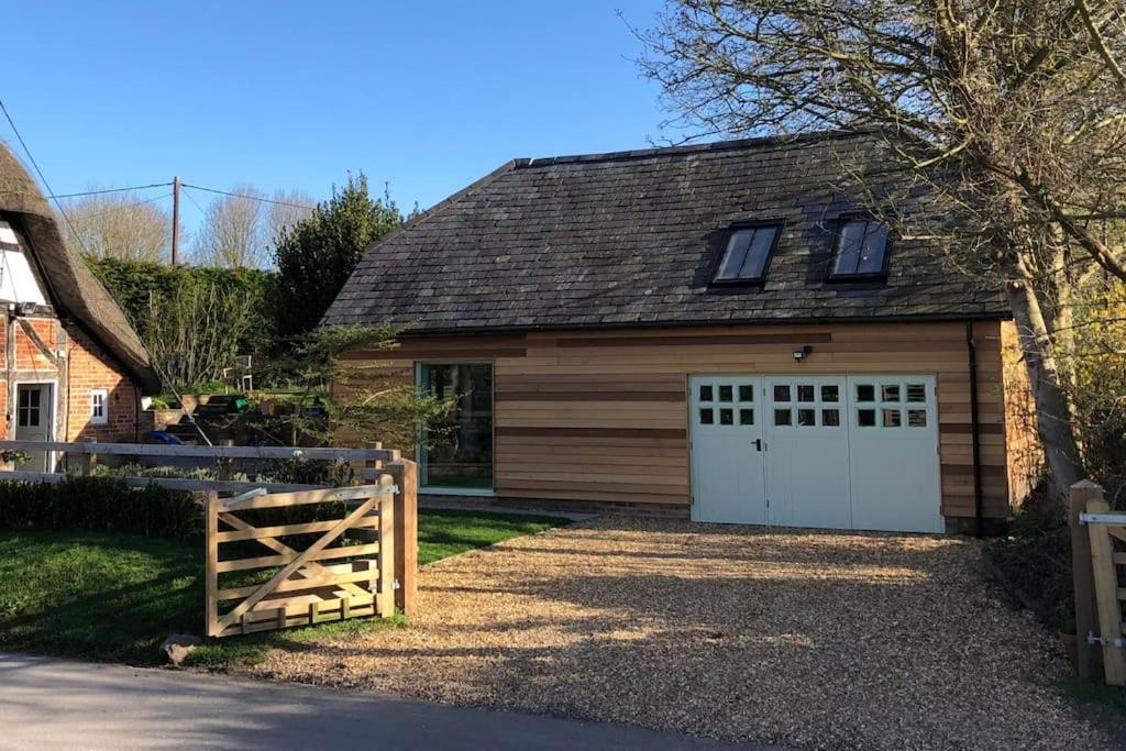 Stylish Cottage In The Pewsey Vale Marlborough Buitenkant foto