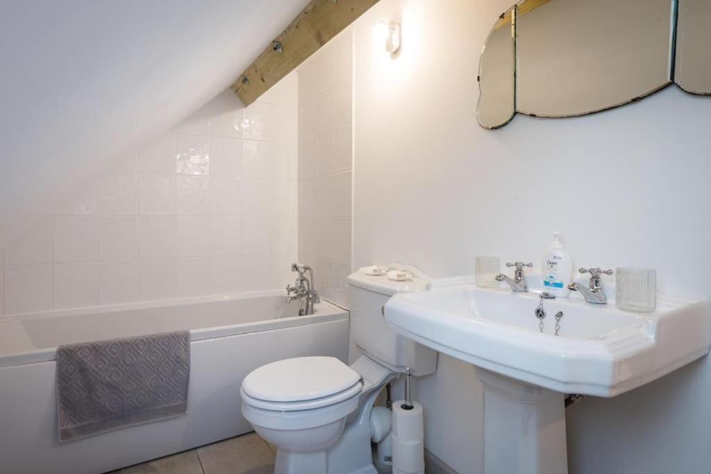 Stylish Cottage In The Pewsey Vale Marlborough Buitenkant foto